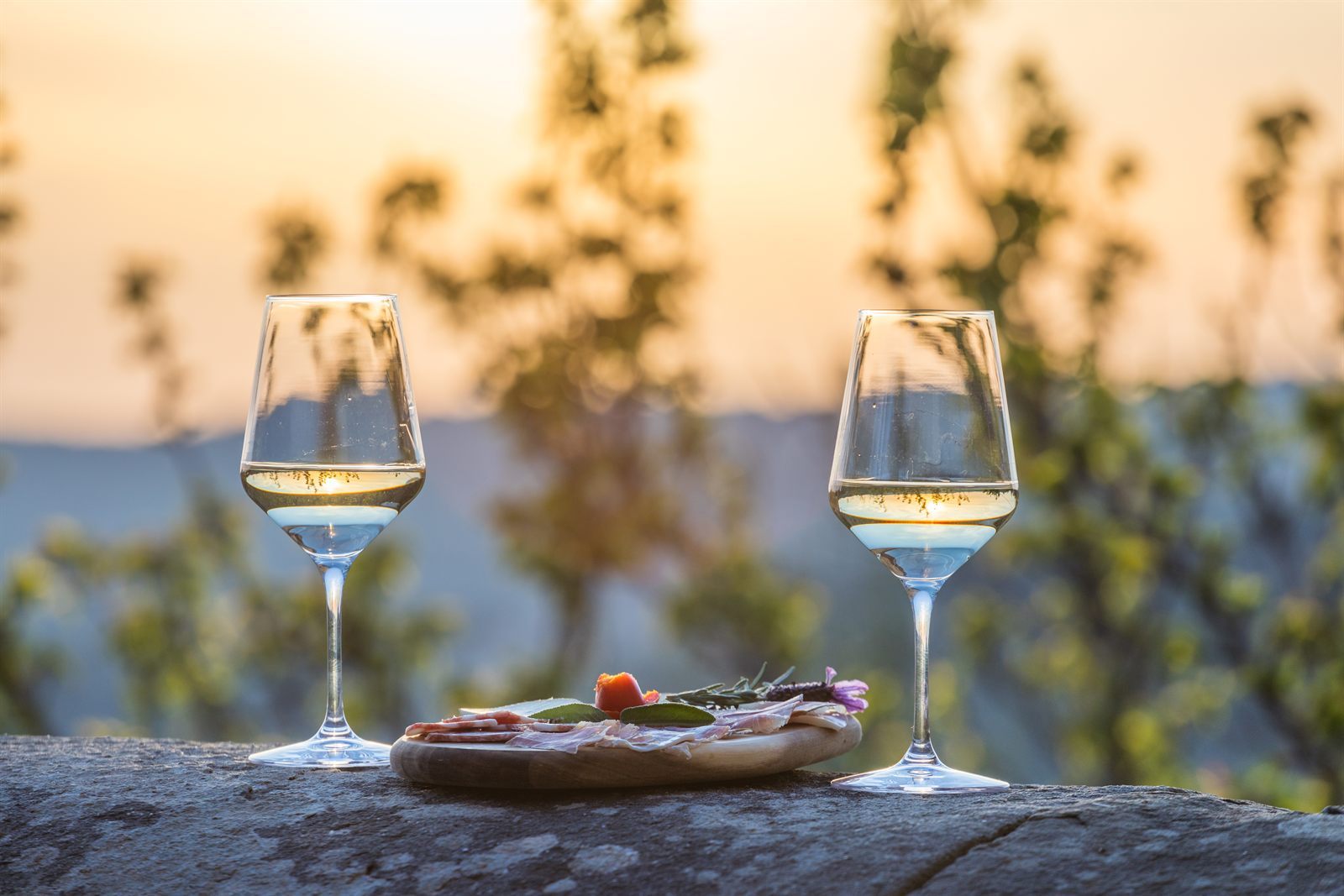 Wein bei Sonnenuntergang – Enoteca Ripa Vino